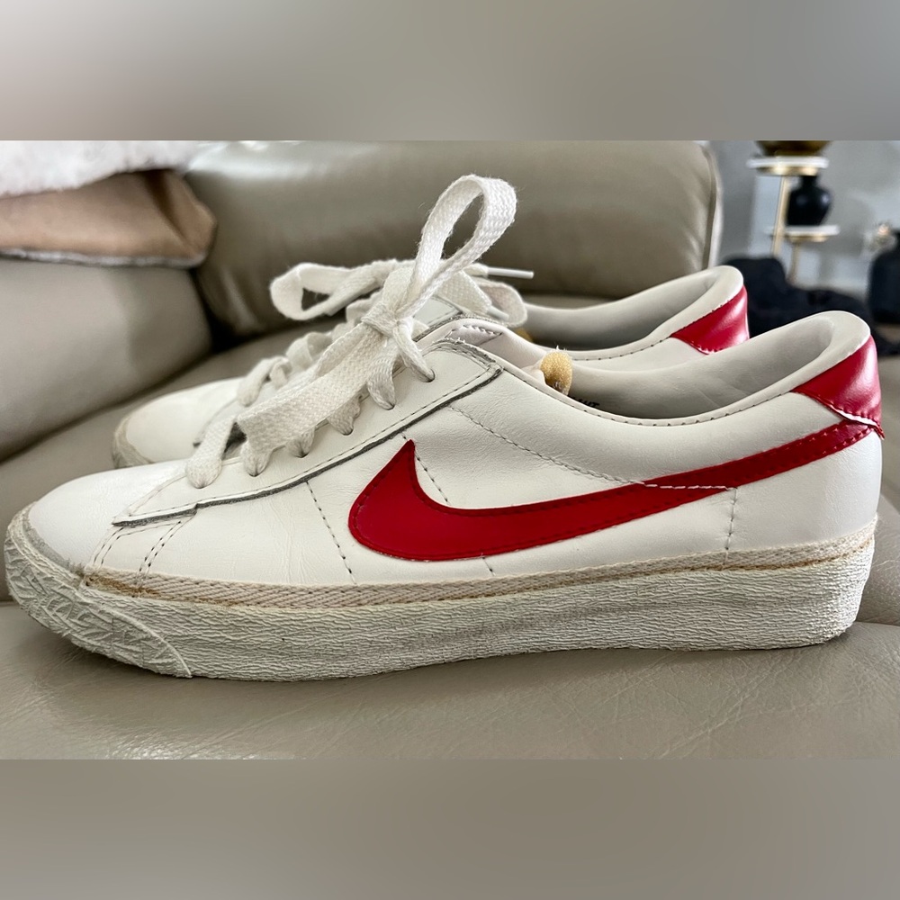 TRUE VINTAGE collector’s shoes! Nike Classic Court Shoes, excellent condition!